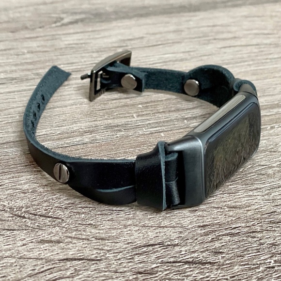 Black Slim Leather Strap Band Fitbit Charge 5 Tracker Black Jewelry  Bracelet - Picture 1 of 8